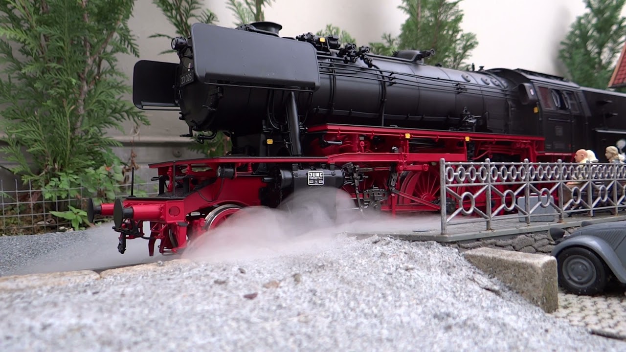 Spur 1 - 23 026 von KM 1 mit Personenzug