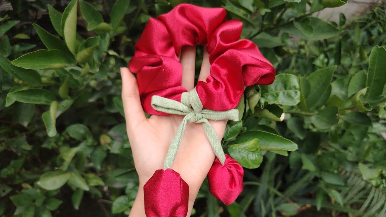 Cómo hacer un moño con tulipanes de tela 🌷 | Costura creativa paso a paso