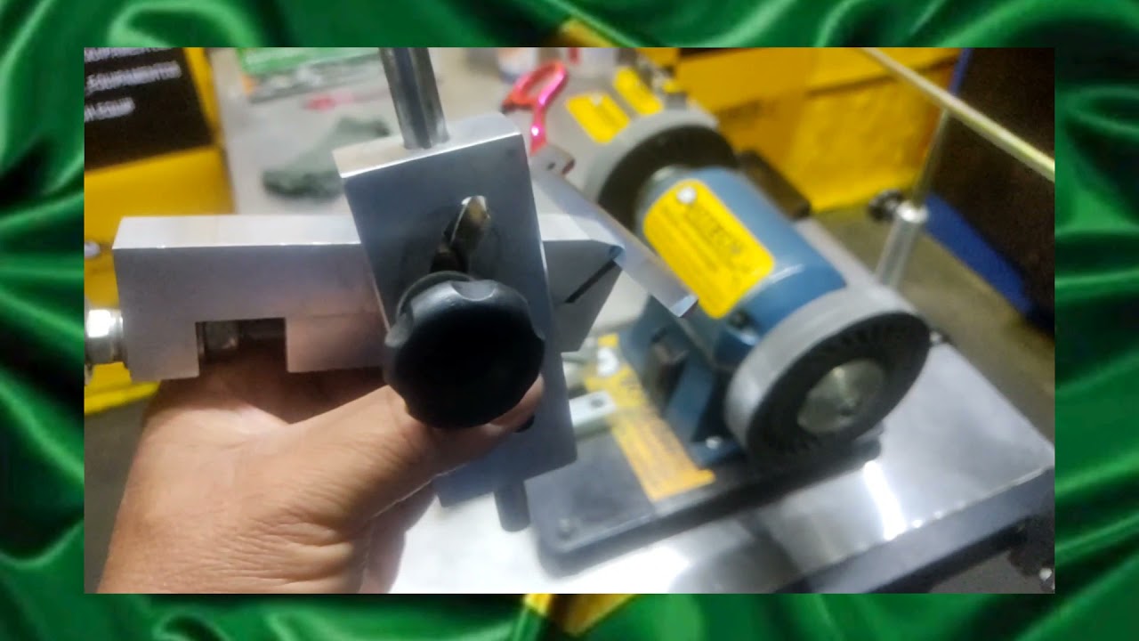 Afiação da tesoura dente de tubarão com afiadora da Duotech Equipamentos do Brasil 🇧🇷.