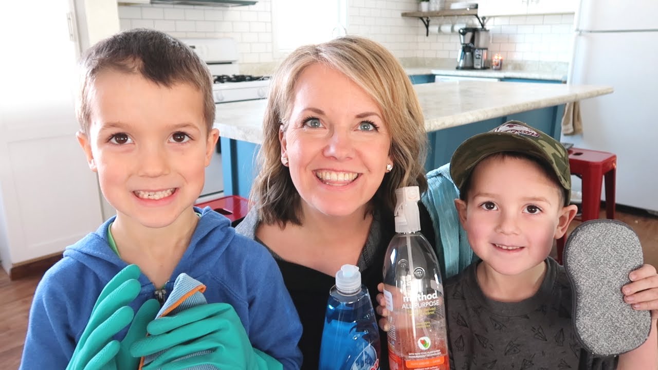 Family Clean with Me! Can we clean the WHOLE house in 15 minutes (when its a disaster!)