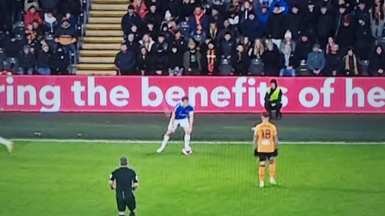 Object thrown - Hull v Everton