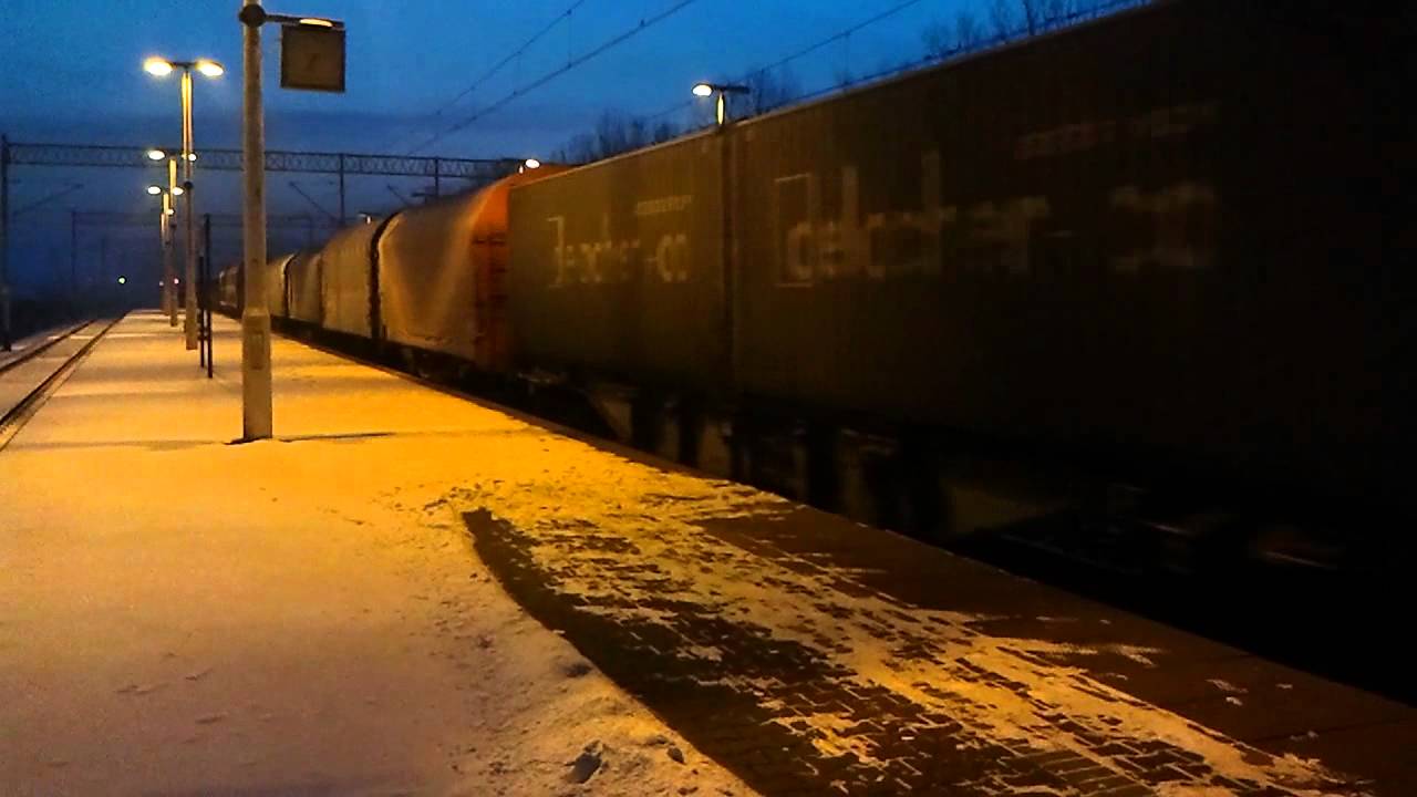 ET22-669 mknie na zachod. Stacja Paledzie