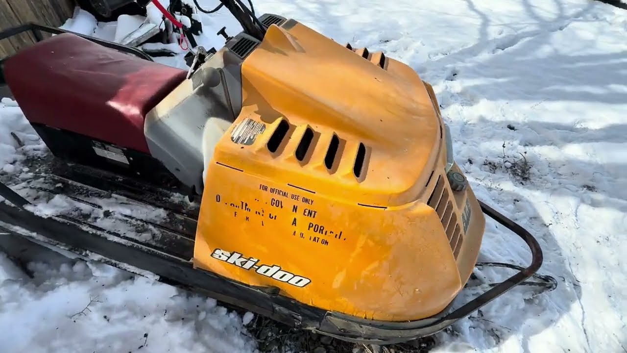 Веселимся на снегу! Снегоход Ski Doo Alpine и мотоцикл Honda ATC 200.