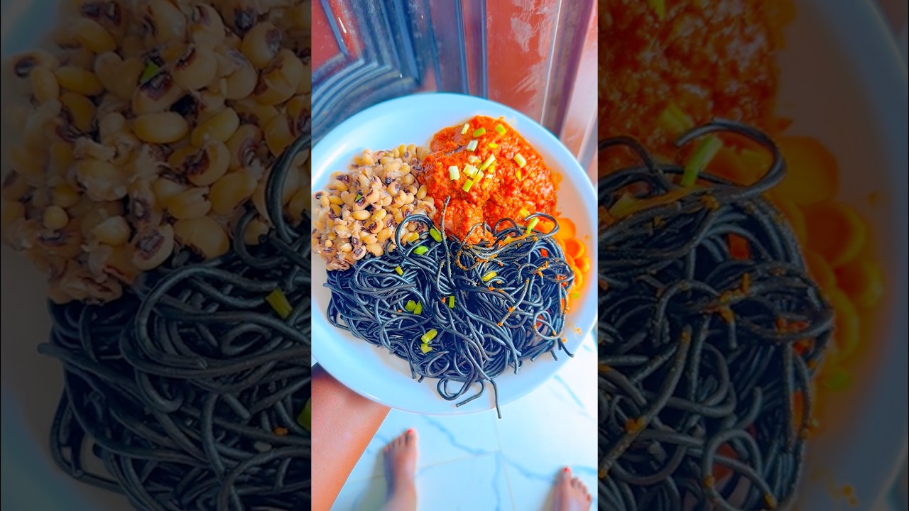 Готовим вместе: чёрные спагетти с тушёной курицей.