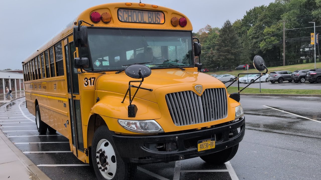 Bus 317 (2019 IC CE) broke down, 88 (2020 IC CE came to the rescue buses in the rain