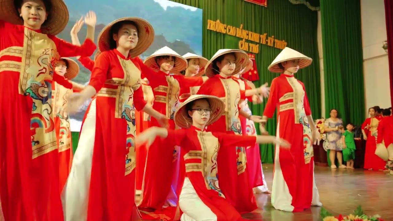 Tiết mục múa Một vòng Việt Nam - Trình diễn lớp 6.1 và 6.2 | Quốc tế Hòa Bình