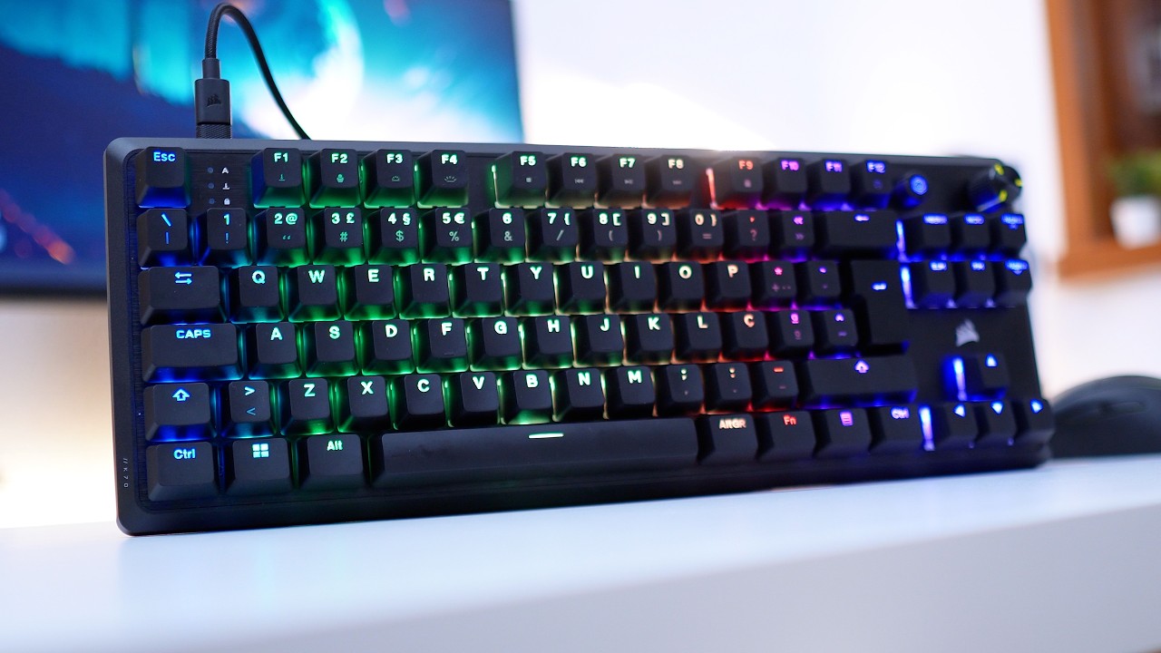 Corsair K70 Core RGB Review - Compacto, silencioso mas incompleto!