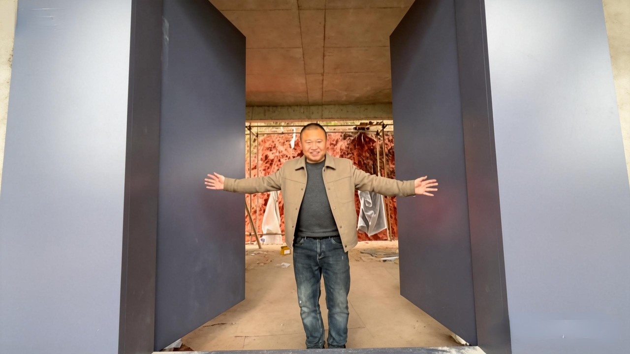 激动人心的时刻！农村四哥家自建房封顶完成，新房大门也装好了