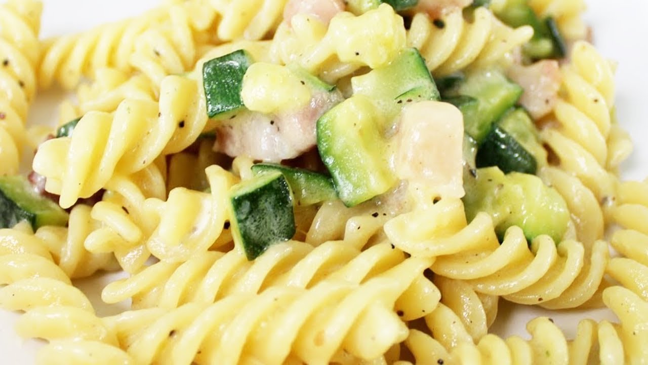 FUSILLI CON ZUCCHINE E GUANCIALE