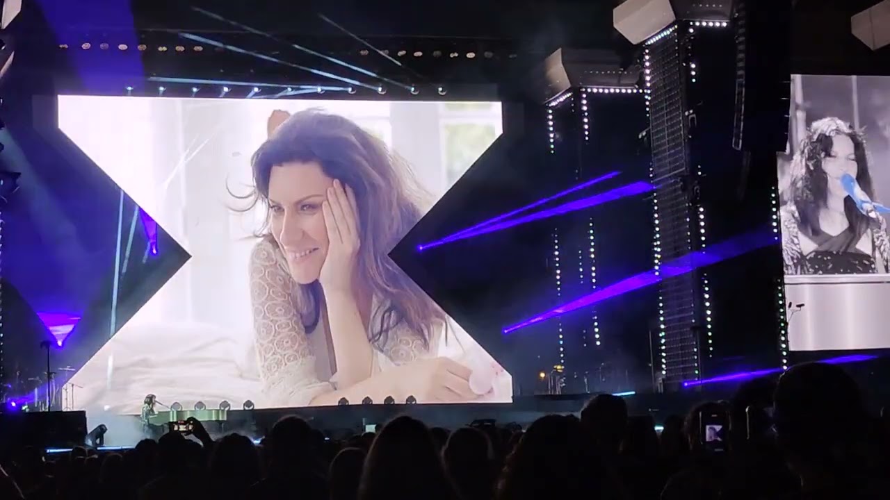 2023 Laura Pausini - Celeste\Il nostro amore quotidiano\Davanti a noi (live)
