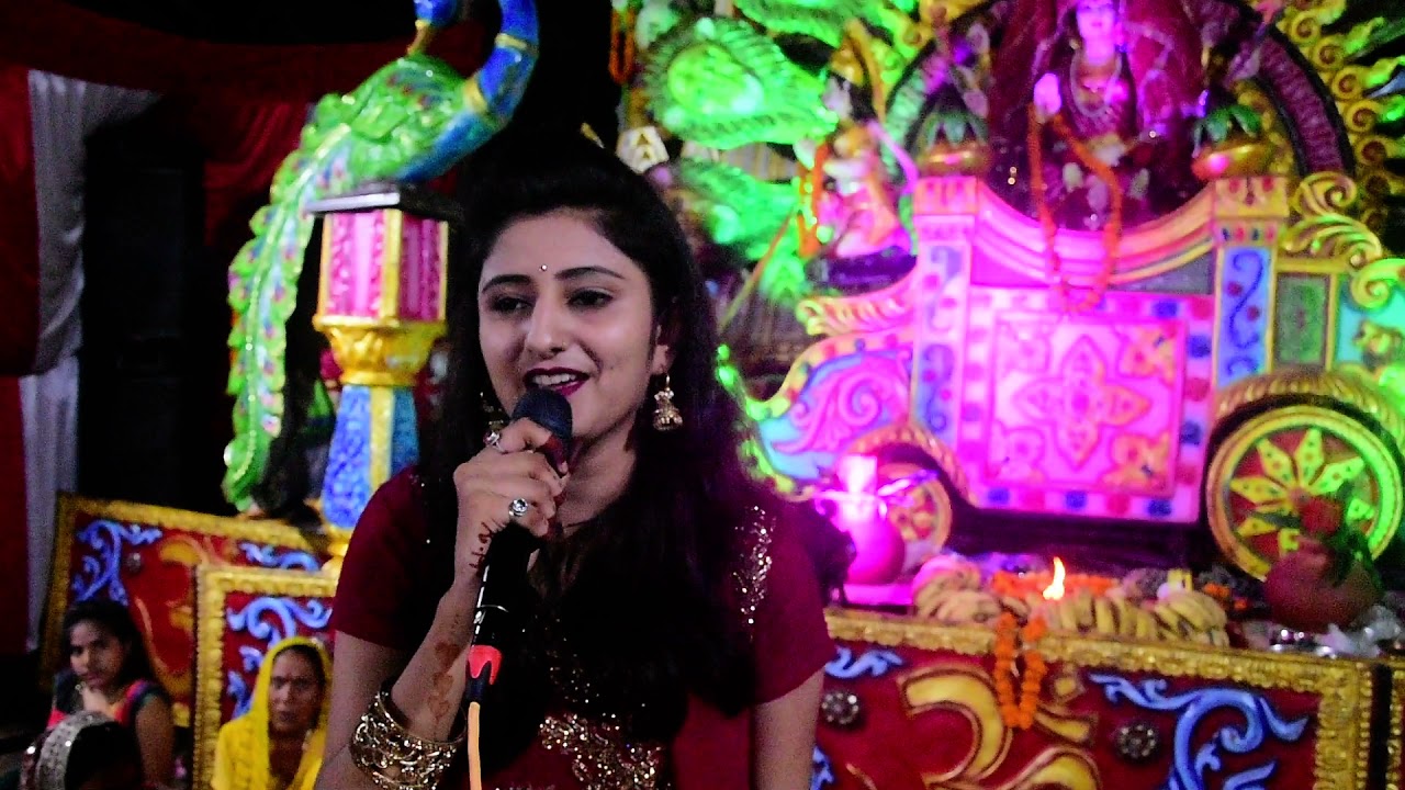 Riya Agarwal Maa ke Bhawan Mai ud rahi dhul