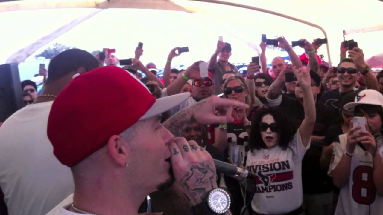 Paul Wall & Slim Thug perform at a tailgating tent before Houston Texans game!