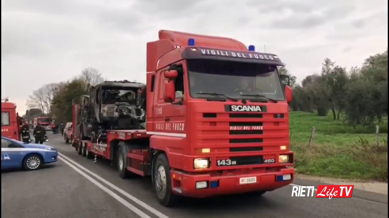 Ecco cosa resta dell'autobotte dei Vigili del Fuoco dopo l'esplosione sulla Salaria