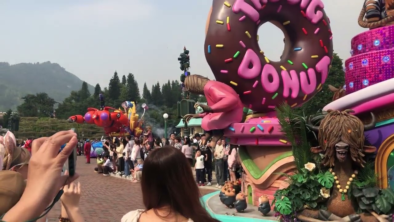 DISNEY LAND PARADE