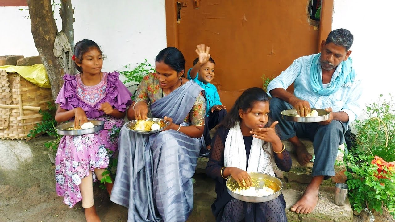 ఈ రోజు ఆదివారం చర్చికి ప్రార్థన చేయడానికి వెళ్ళాము💒 చర్చిలో బంధుమిత్రులతో కలిసి భోజనాలు చేసాము...