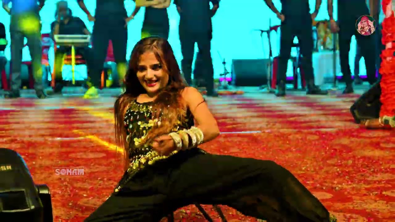 इस डांस को देख लोग हुए बेकाबू || Komal Rangili Hot Stage Dance || Rajasthani Dj Top Song #stageshow
