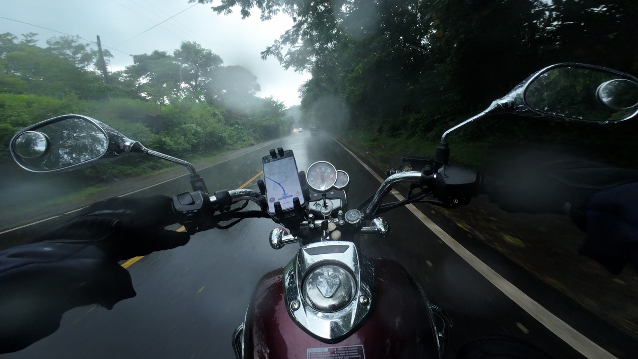 Viajando a San Martin bajo la lluvia en moto | Honda Shadow 150 | El Salvador