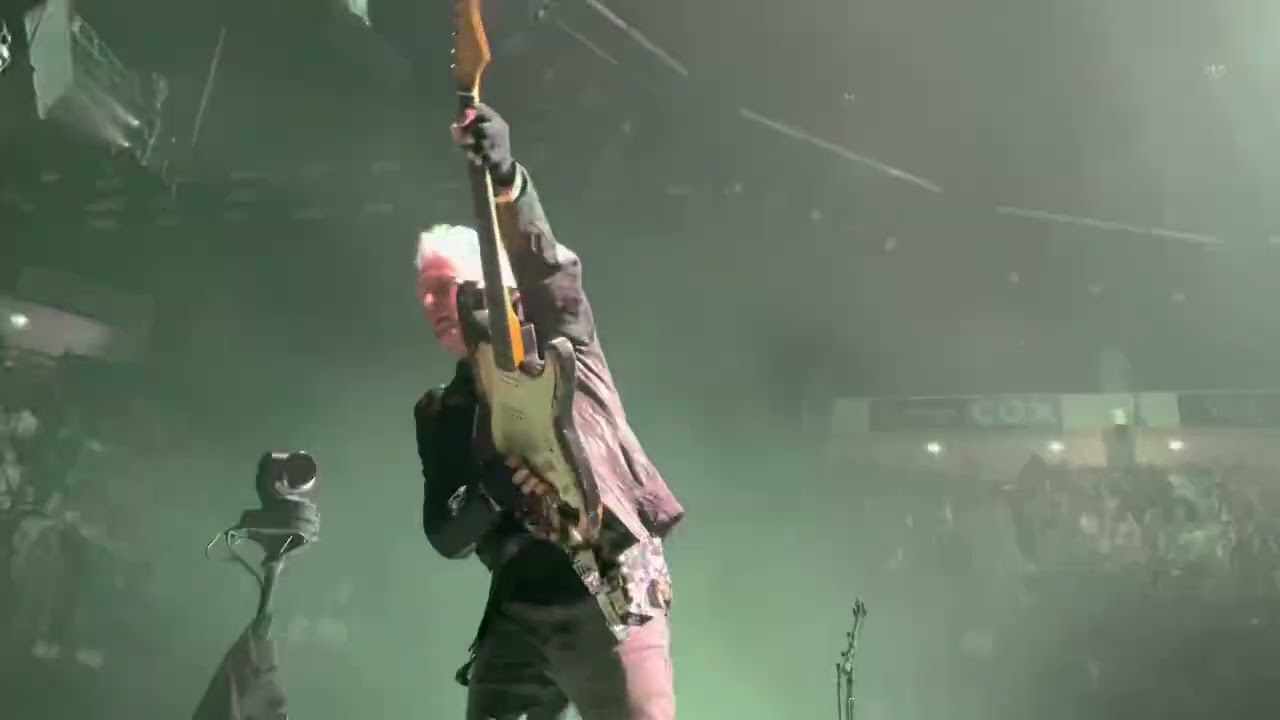 @pearljam Corduroy, Live from rail in San Diego , Viejas Arena 5/3/22