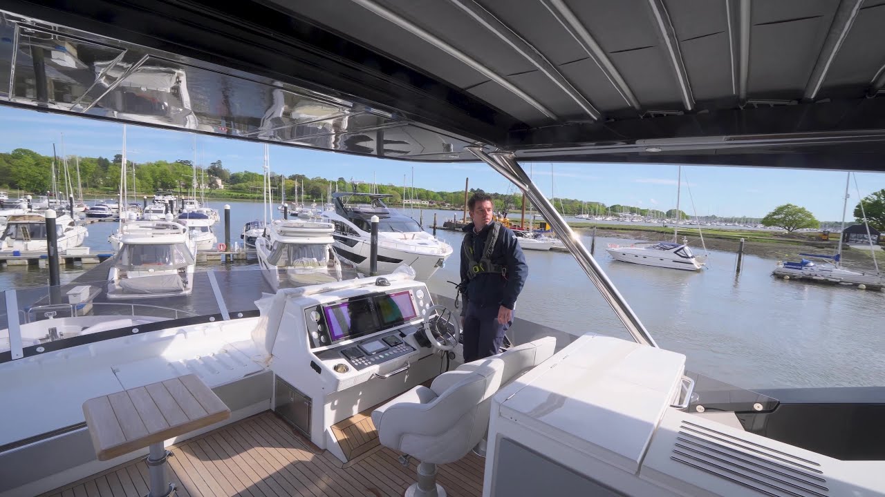 Sunseeker 76 Yacht |  Power Up, Docking And Maneuvering