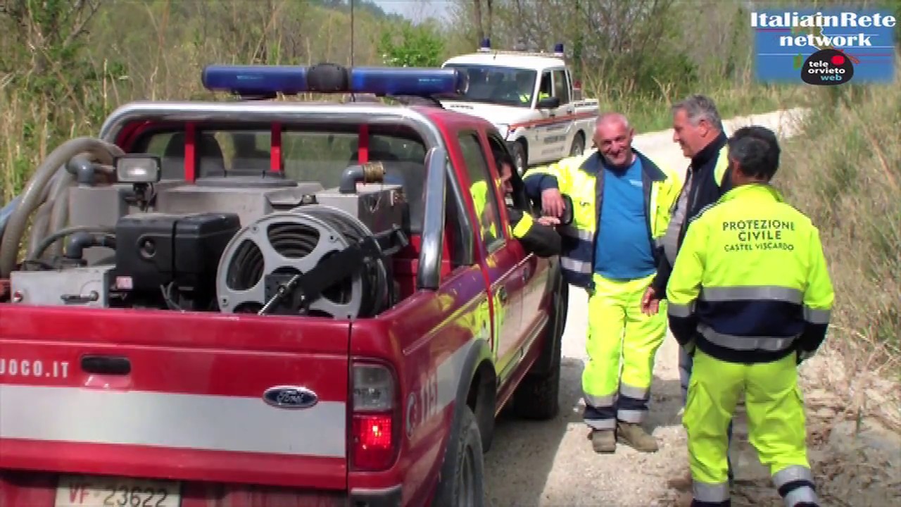 INCENDIO FICULLE:ANCHE DUE CANADAIR DEI VVF IMPEGNATI NELLO SPEGNIMENTO