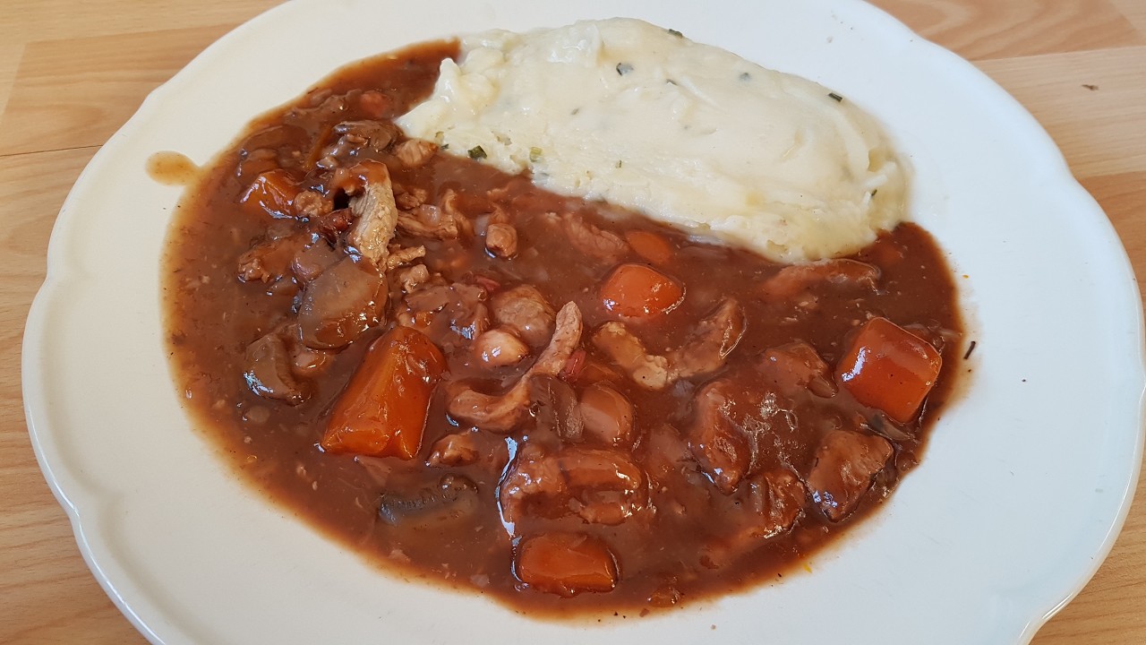Fjordland French Beef Stew With Red Wine Sauce And Mashed Potatoes