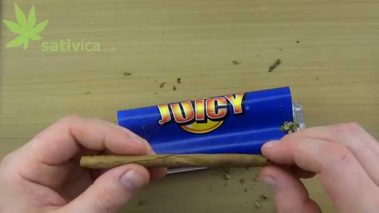 Roll a Cigarillo in a Rolling Machine