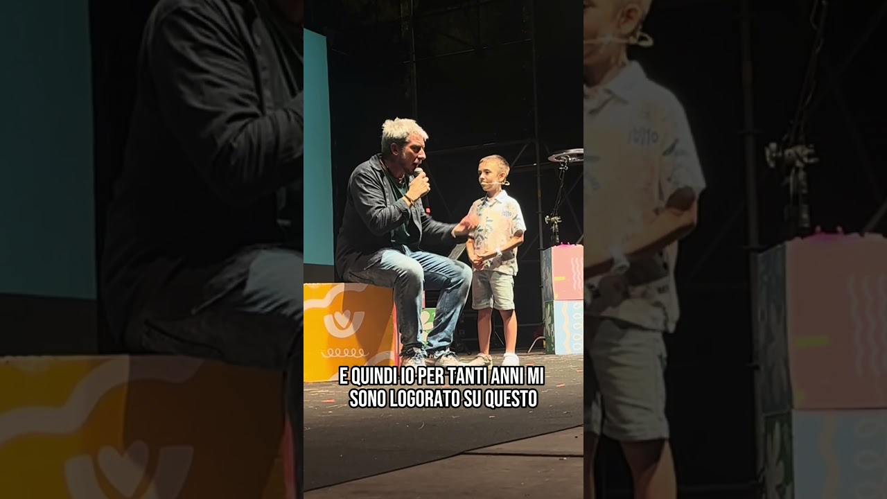 Nicholas, 9 anni, mi psicanalizza. 💙Durante lo spettacolo de Il Babysitter pu&ograve; succedere di tutto!