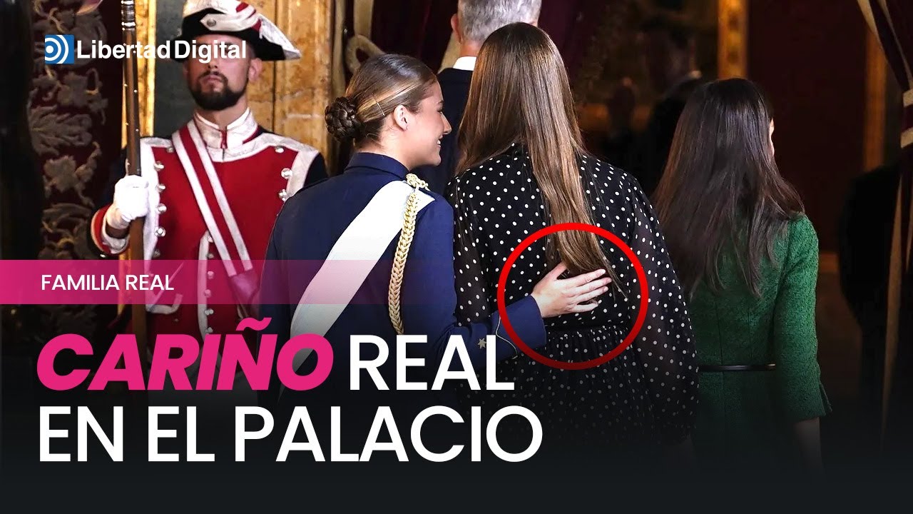 Leonor corrige a Sof&iacute;a con cari&ntilde;o durante la recepci&oacute;n en el Palacio Real