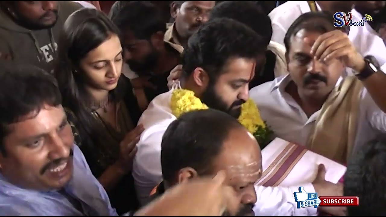 Jr NTR Super CRAZE at Bhadrachalam Temple ,Jr NTR and Pranathi Visits Bhadrachalam