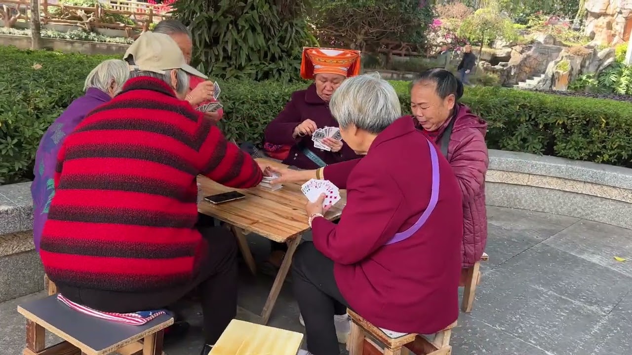 流浪天涯，路遇野猴哥。深山裡的瑤族，服裝打扮很奇特