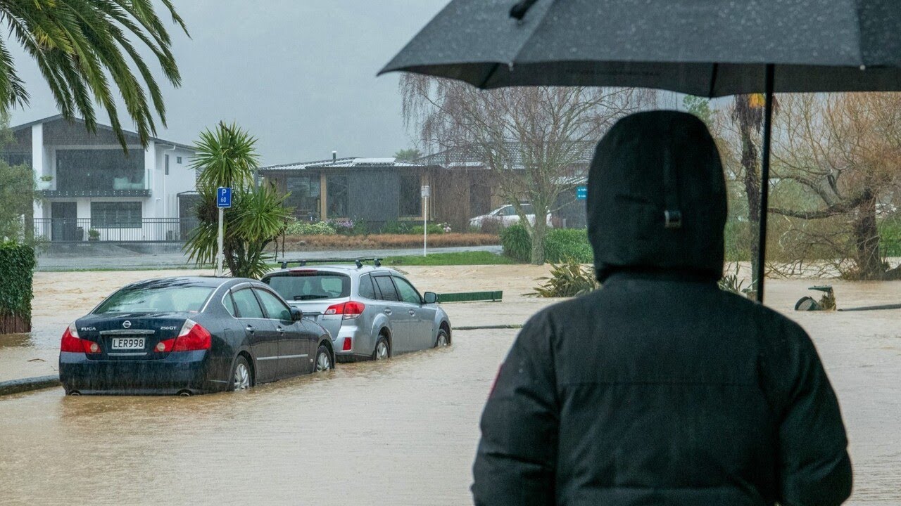 Ardern surveys flood damage on NZ&rsquo;s South Island