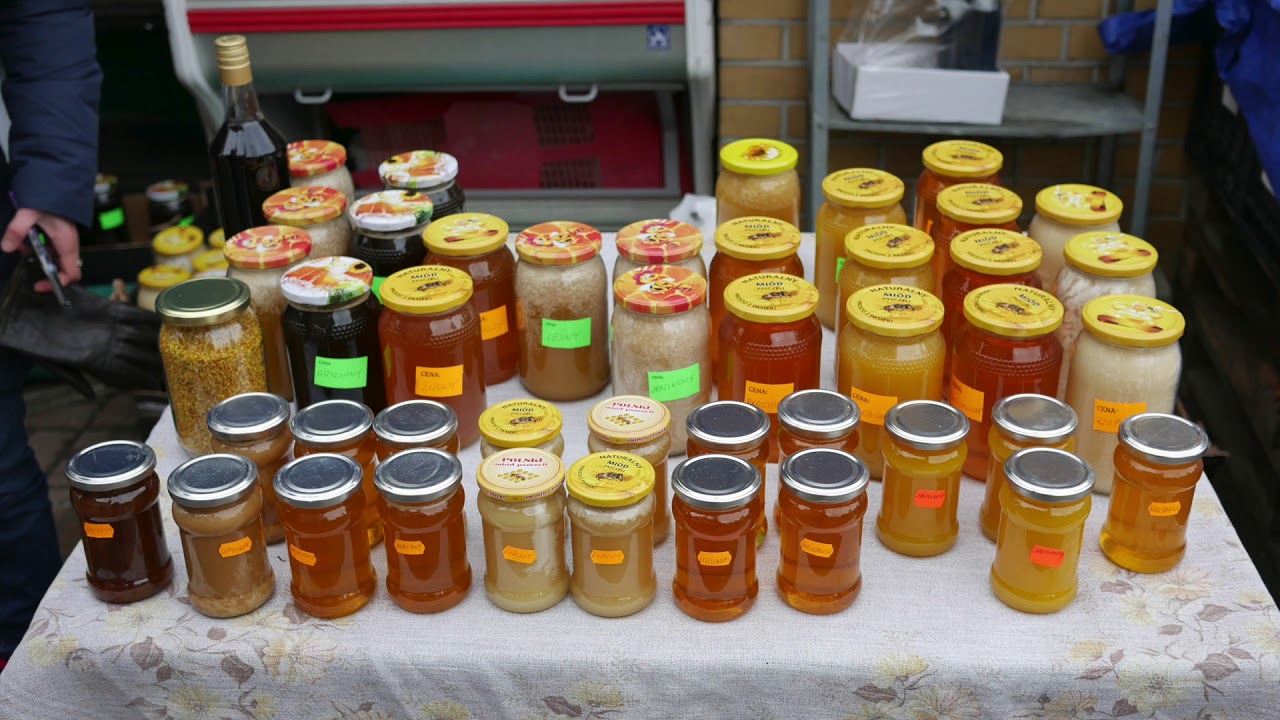 سوق هالا ميرواسكا في وارسو ، بولندا - Poland Market