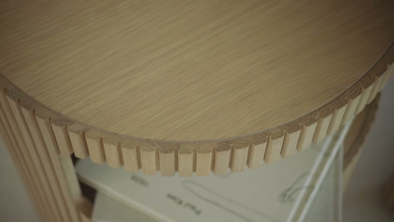 Boomerang desk varnished oak - pebble shape