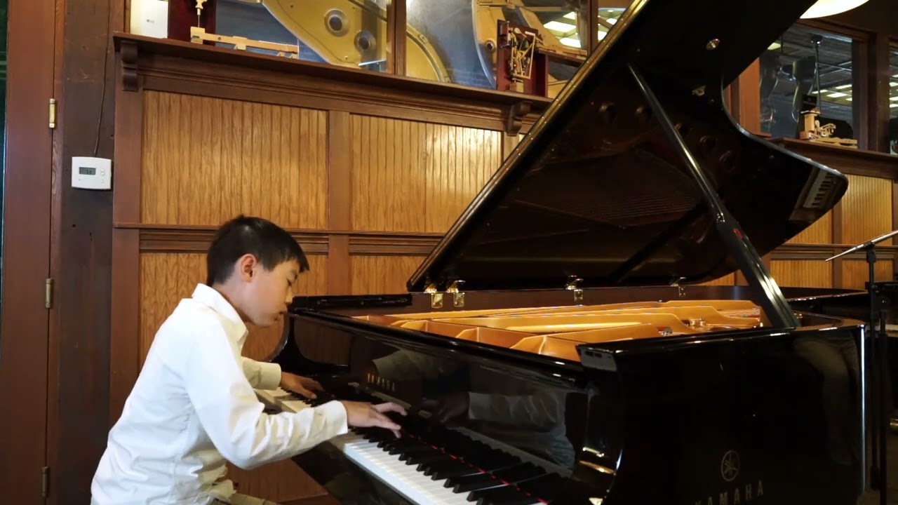 Beethoven's Moonlight Sonata on Yamaha CFX Grand (Classic Pianos Portland)