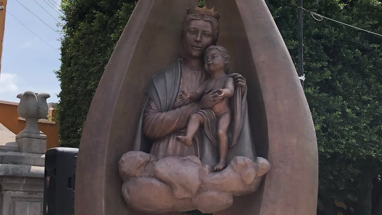 Develación de la escultura de Nuestra Señora del Refugio en el Atrio de su Santuario. Acambaro Gto