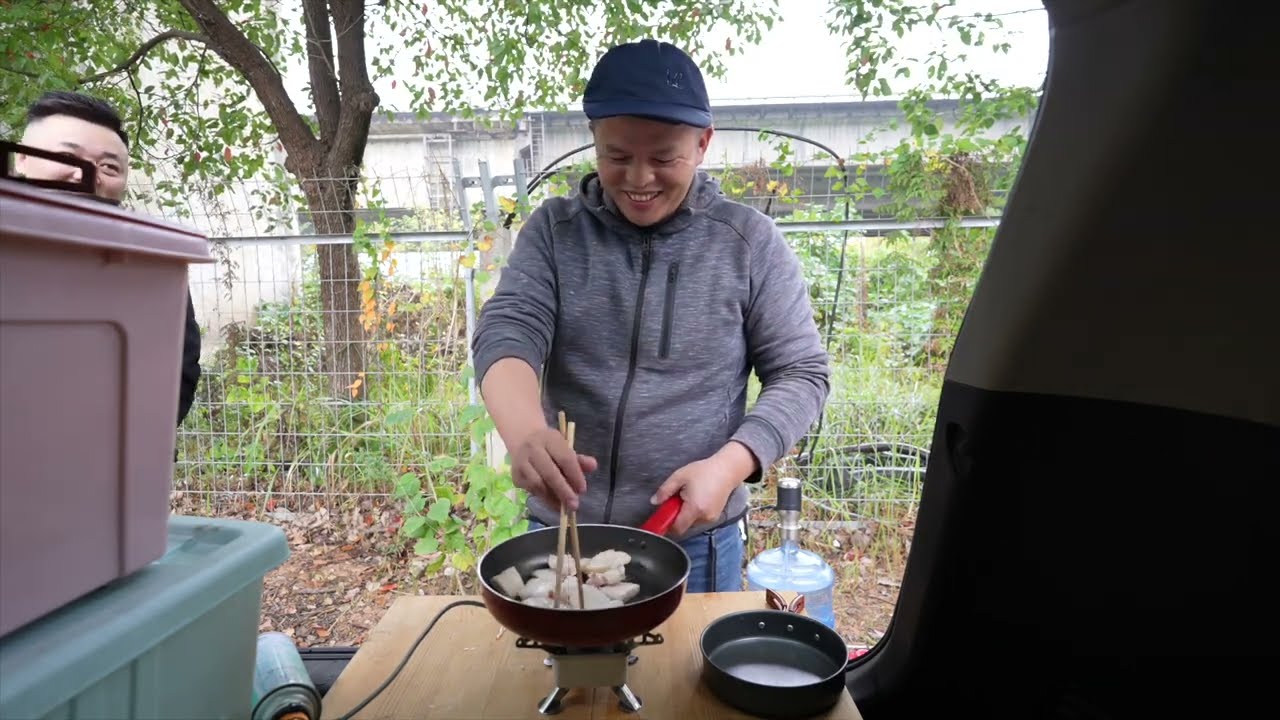 流浪天涯，在長沙江邊露營。熬豬油，大塊吃肉，撐得太飽了