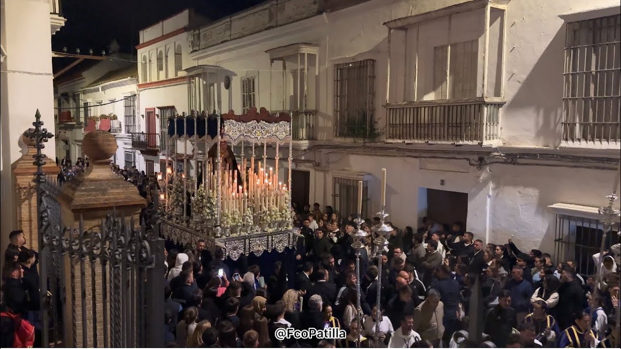 Martes Santo 2025 Sanlúcar de Barrameda entrada al templo Hdad del Consuelo