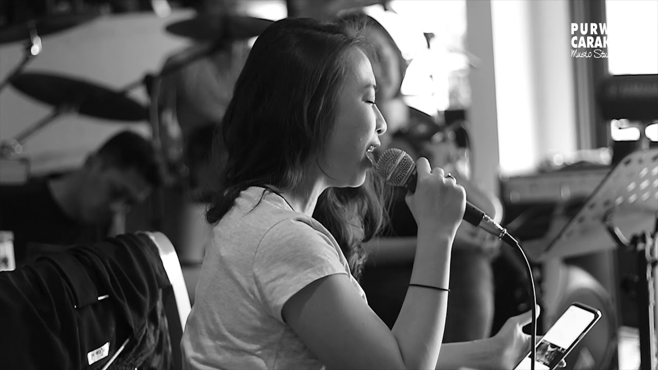 Bolelebo performed by Purwa Caraka & Indonesian Ethnic Ensemble
