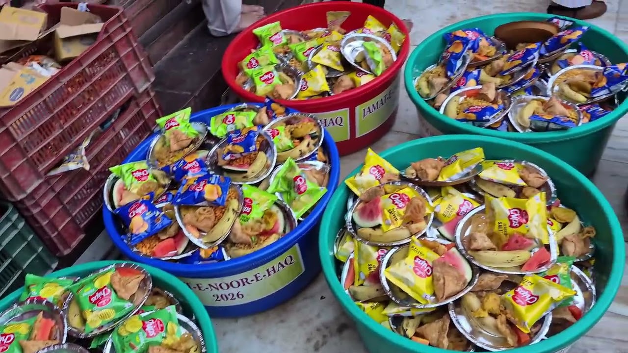3rd Ramadan iftar distribute at Dargah Hazrat Nizamuddin Aulia(R.A)dua by Syed Naeem Nizami incharge