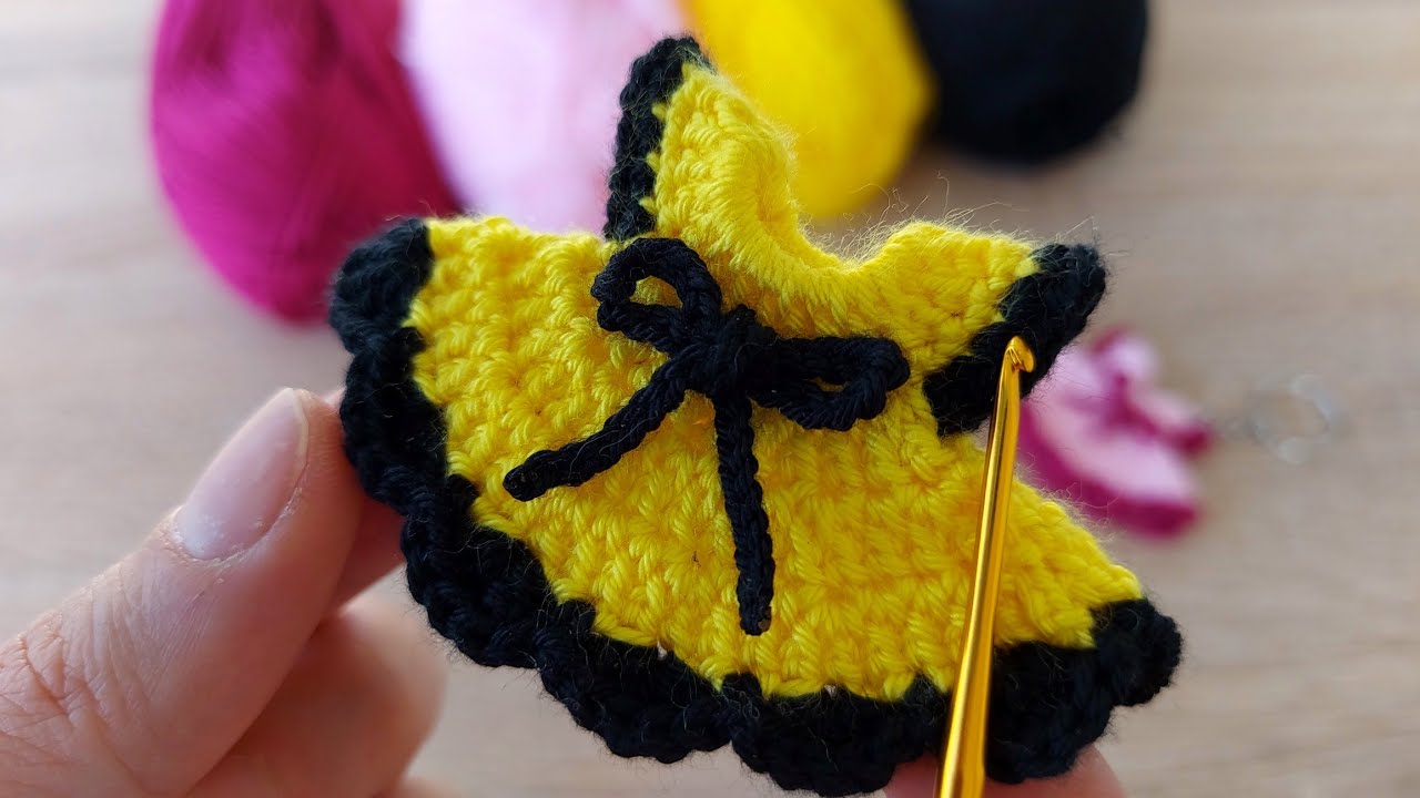 Crochet Mini Dress For Keychain  Anahtarlık için Tığ İşi Mini Elbise