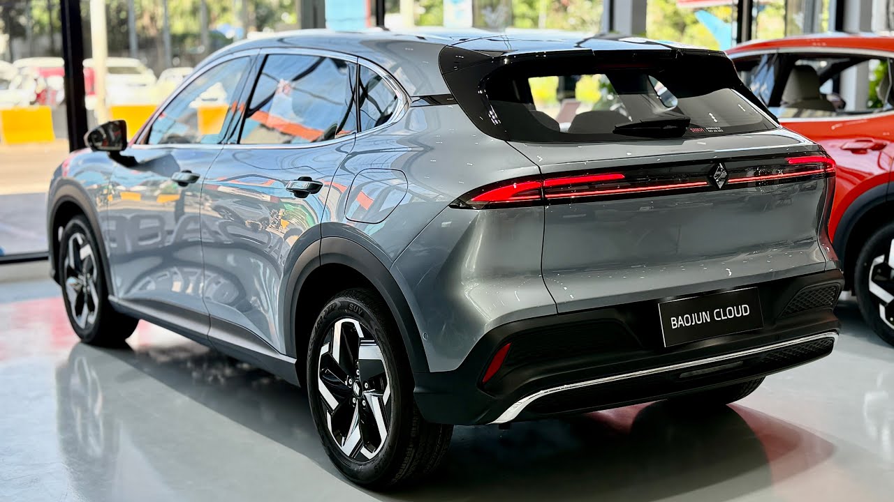 New Baojun Cloud ( 2025 ) - Premium SUV PHEV | Silver Exterior and Interior Details