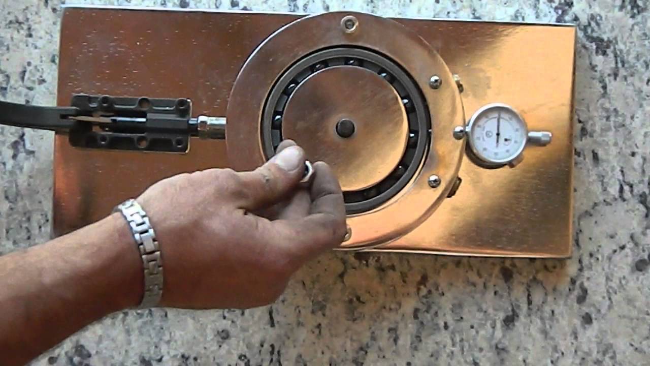 Radial Play Gauge
