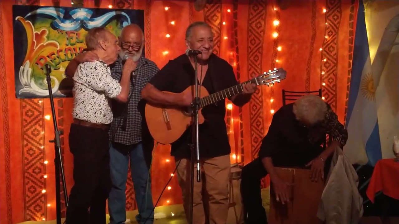 Los Corvalán,  Héctor, Horacio y Luis junto a Hugo Garay en la peña El Recoveco