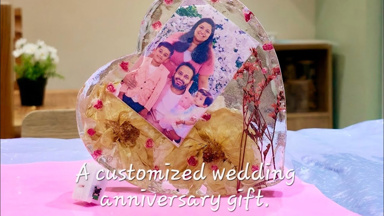 Making a customised wedding anniversary gift Resin art 🎁✨ 