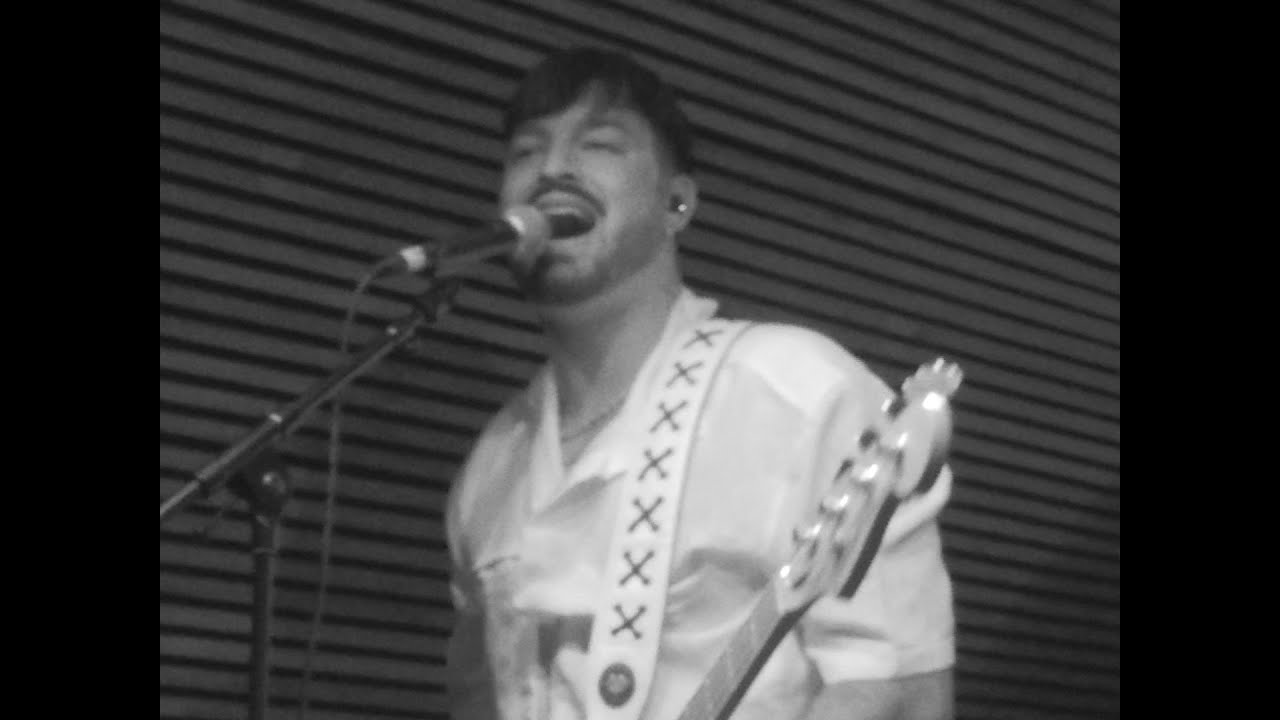 RATA - TUS MIERDAS (Live en Madrid)