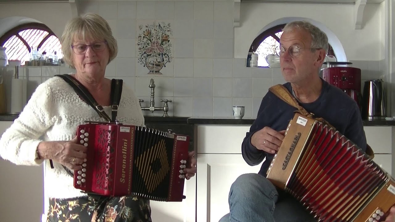 SI BHEAG, SI MHOR