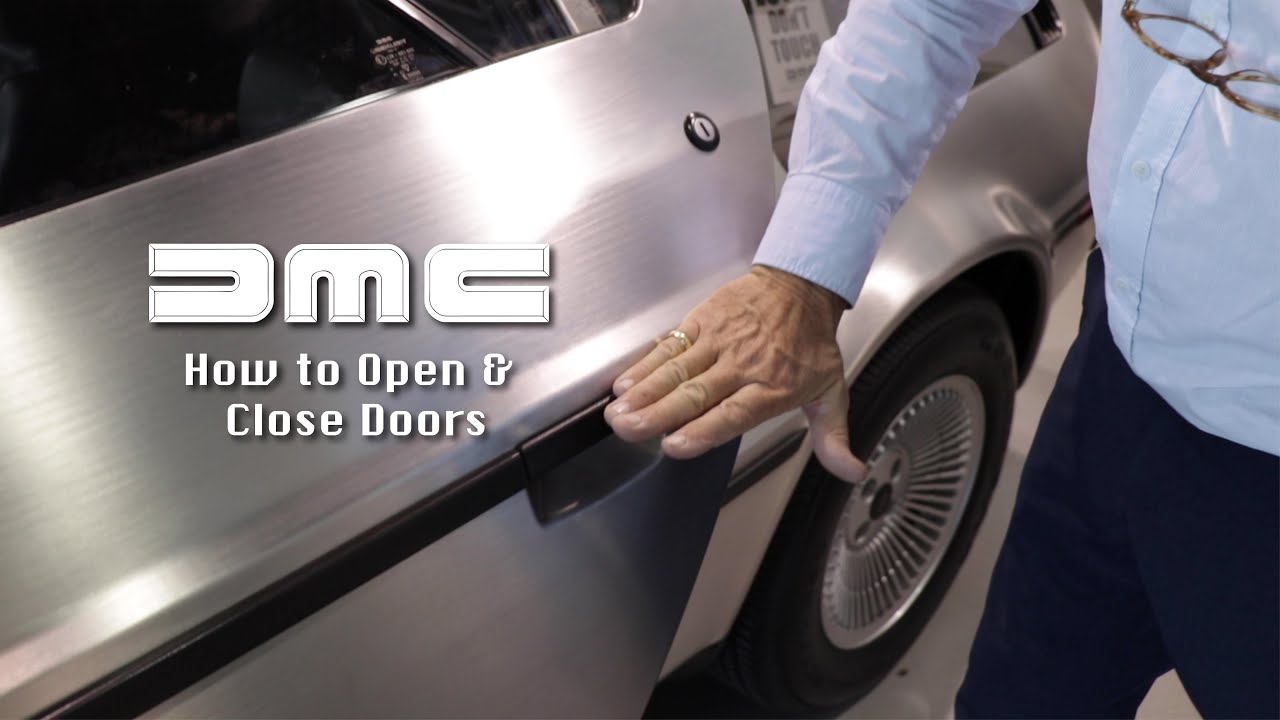Open and Closing DeLorean Doors