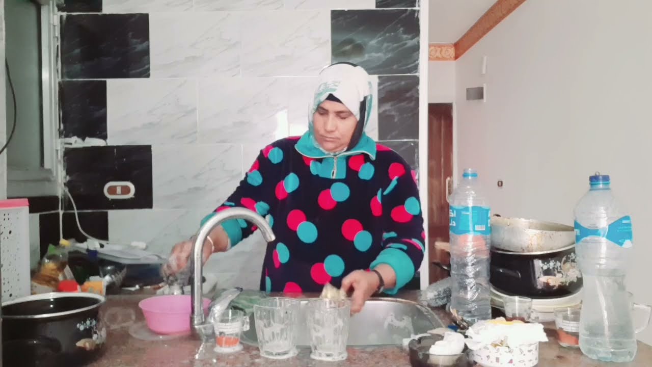 رحت انظف الشقه عشان استقبل العروسه قولوا    لايمن مبروك💃💃