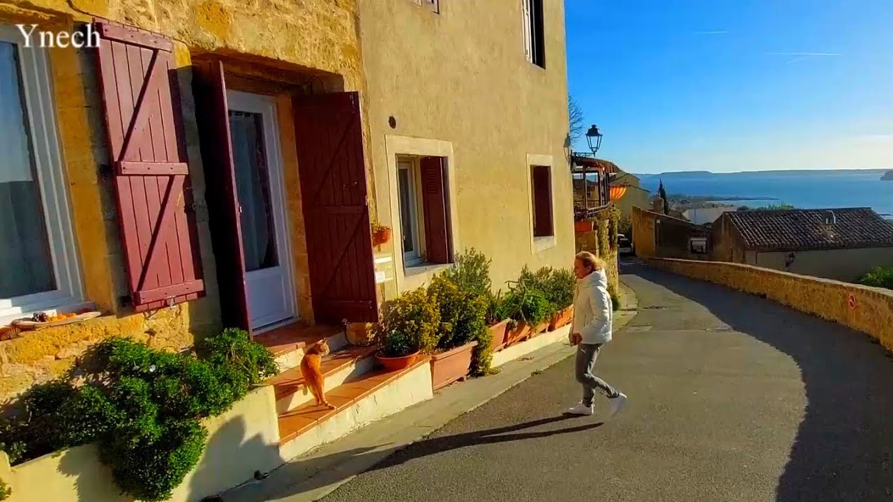Miramas-le-Vieux in Provençal with a ginger cat guide.