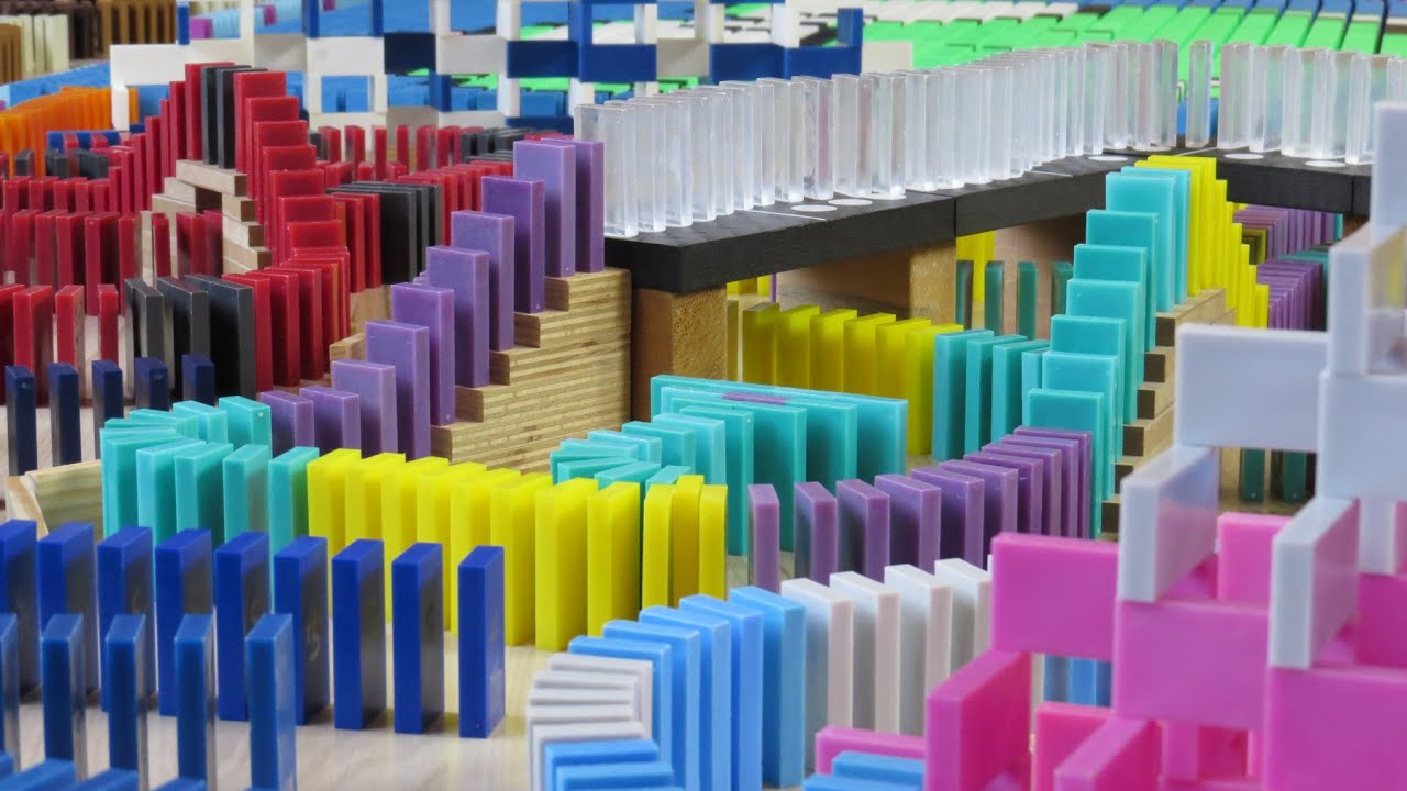 COLORFUL DOMINO CHAOS (10,000 dominoes)